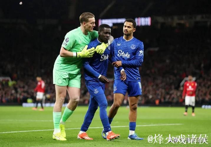 英超-盖耶掌掴队友直红霍尔破门 曼联0-1埃弗顿